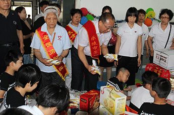 關(guān)愛腦癱兒童 用愛溫暖心靈 樂陵市勞動模范、恒運能源集團主席李長云節(jié)前慰問腦癱兒童